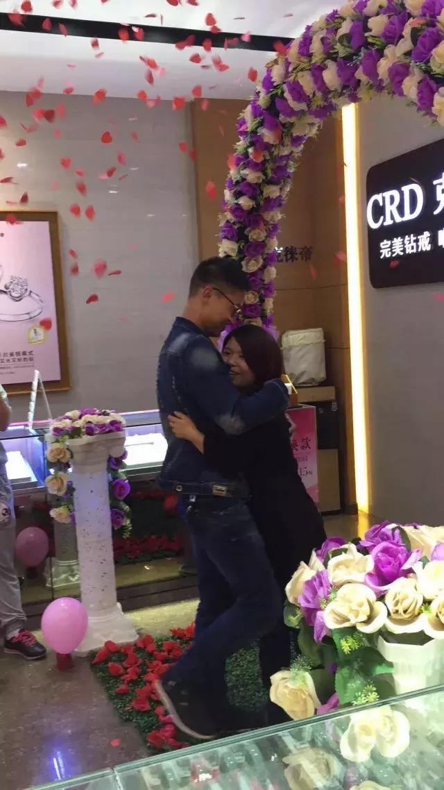 买戒指男朋友说没钱,买珠宝被骗他说不想要可以退货吗