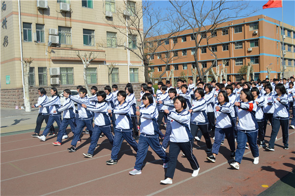 烟台LG喜星有限公司领导来我校参观交流