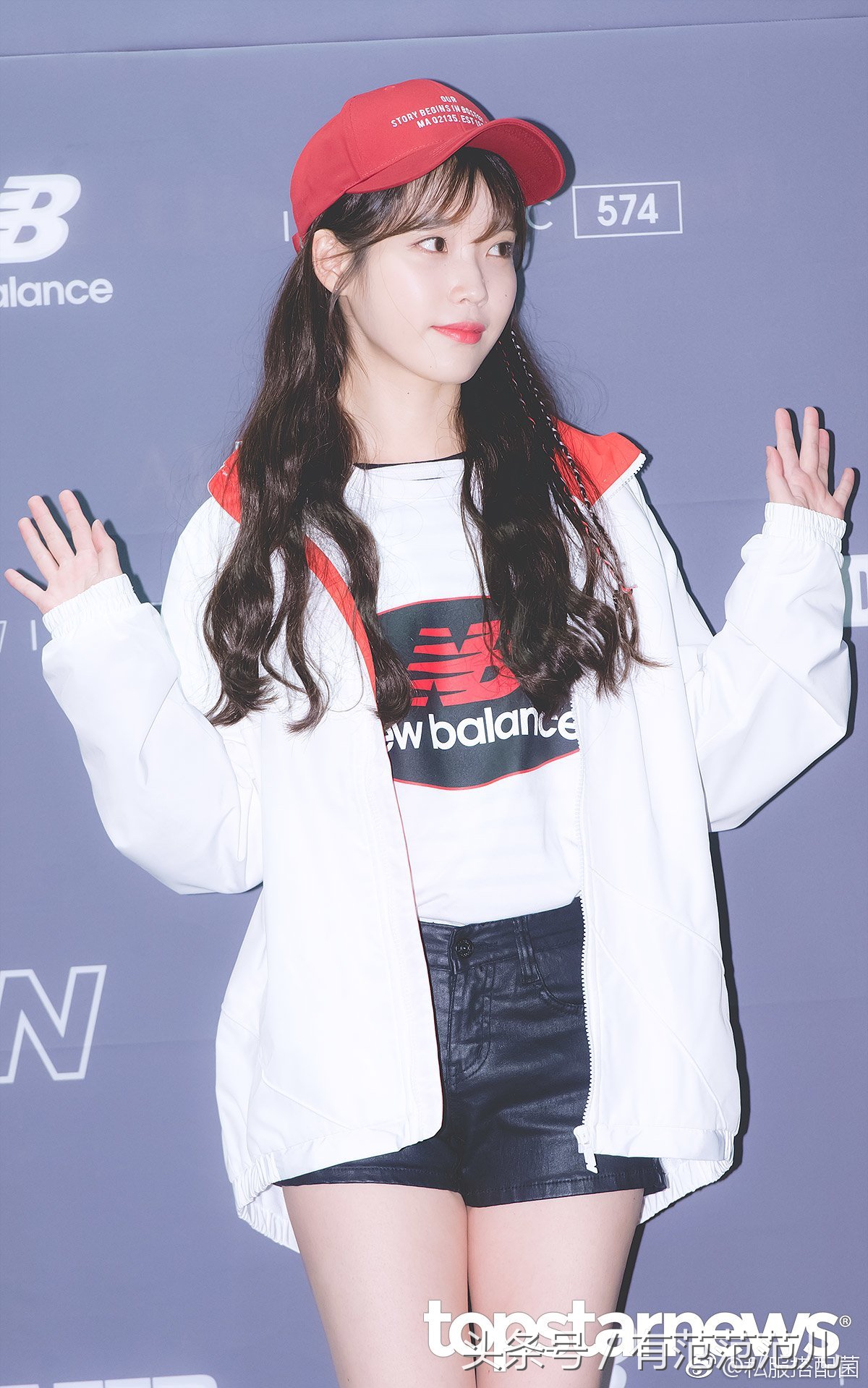 李知恩穿黑色衣服黑色裤子视频,iu李知恩皮衣皮裤