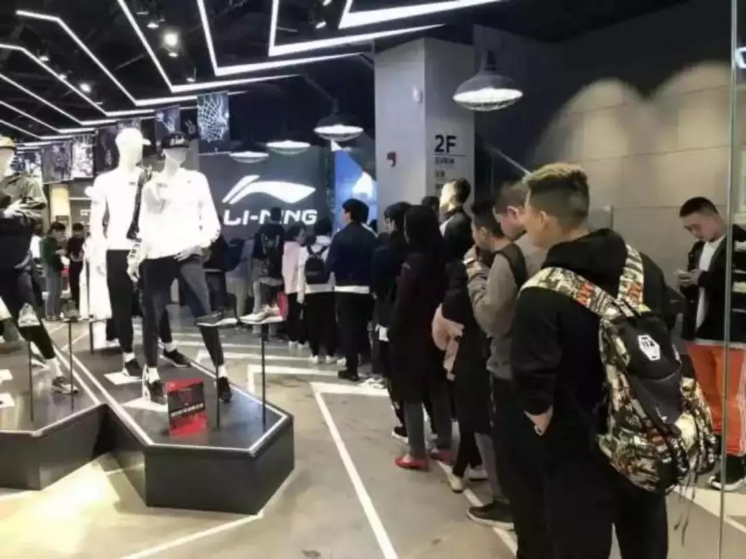 李宁短袖21巴黎时装周限定开箱,李宁巴黎时装周樱花限定版