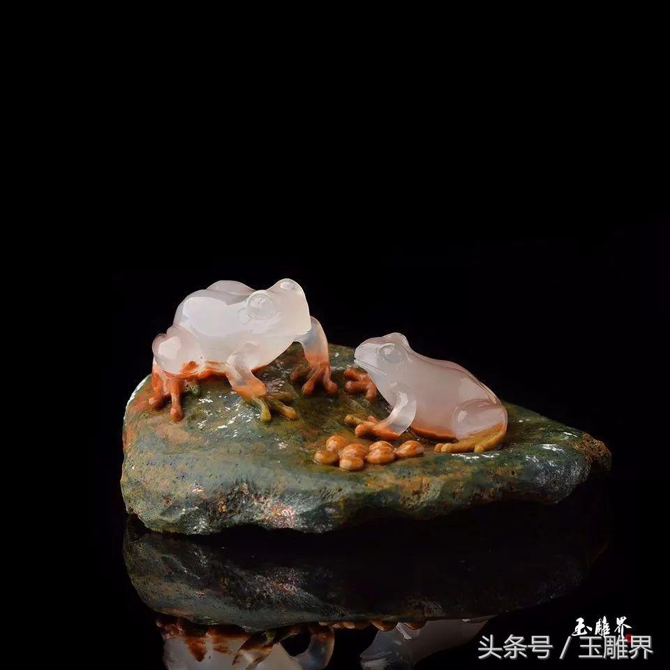 玉石巧雕造型图,月牙形玉料巧雕