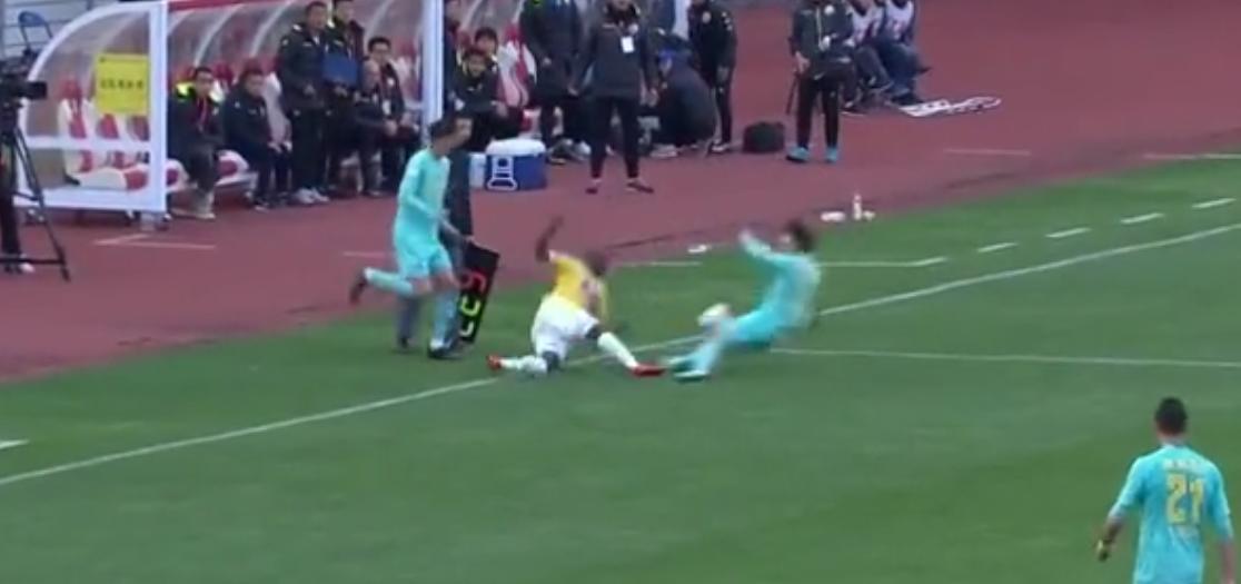 2022年足坛暴力冲突,盘点足坛十大暴力飞铲