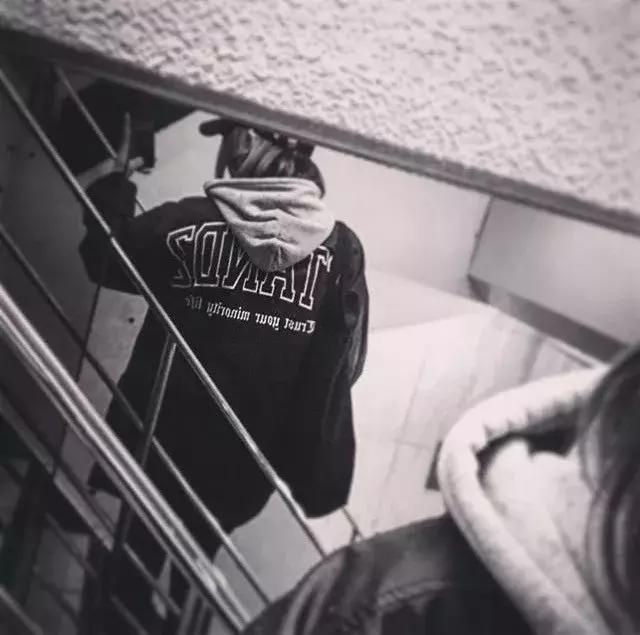 穿上这件外套你就是花丛中最酷的那朵花！