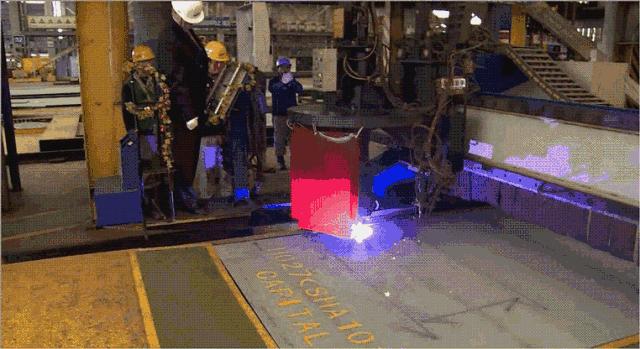 三星大船靠岸,一艘正在远航的轮船