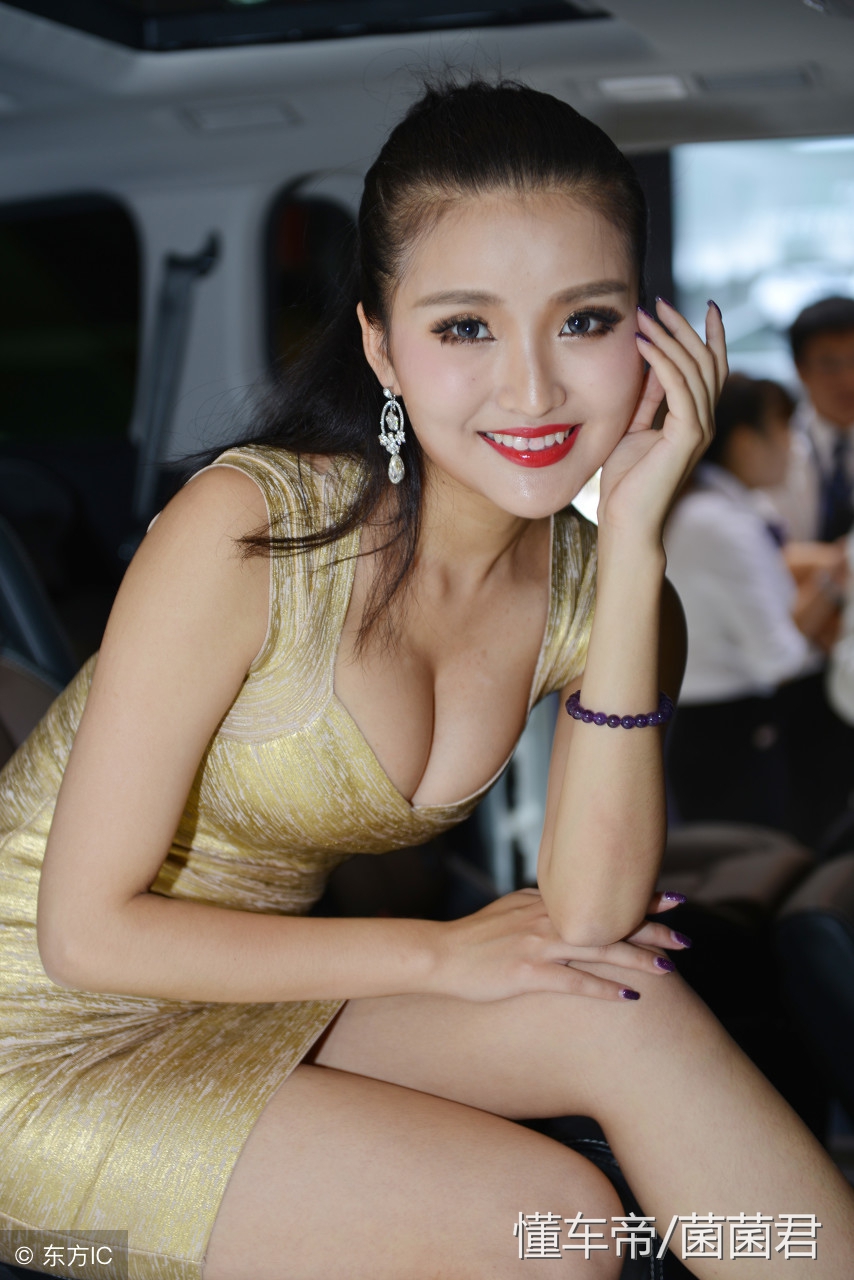 总价值85万英镑，美羊羊秀豪车