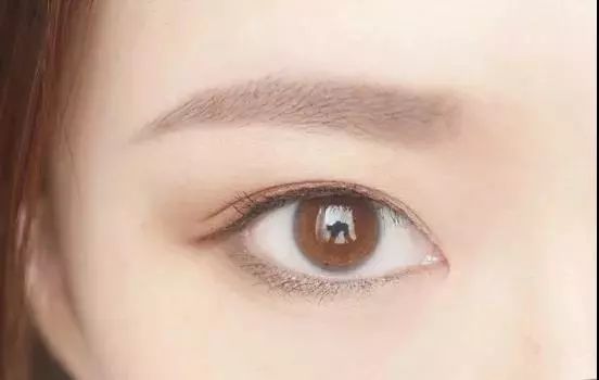 太仙了！好多女明星都迷上了这款淡雾眉，娜扎跟唐嫣最是好看