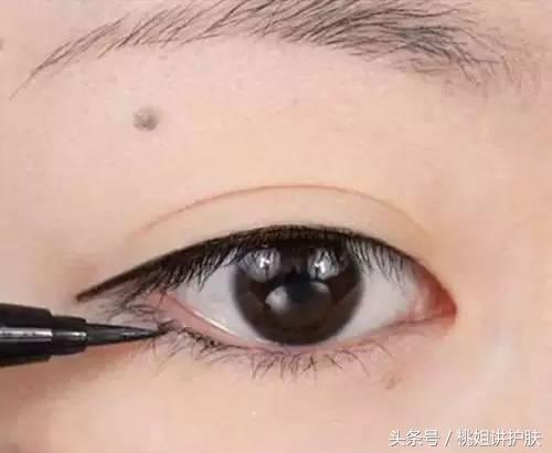 如何画美瞳线才能让眼睛有神,美瞳线尾巴怎么画若隐若现