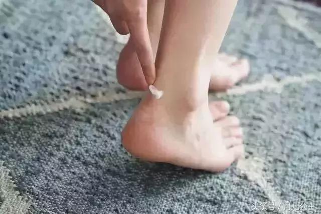 穿高跟鞋崴脚怎么处理,如何穿高跟鞋不累脚的妙招