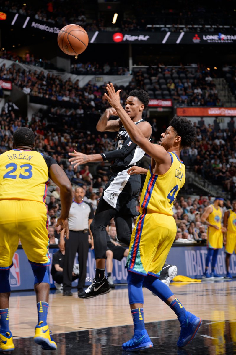 “师弟”让这双鞋在赛场上寿终正寝！IT穿这双鞋说出了湖人总…！