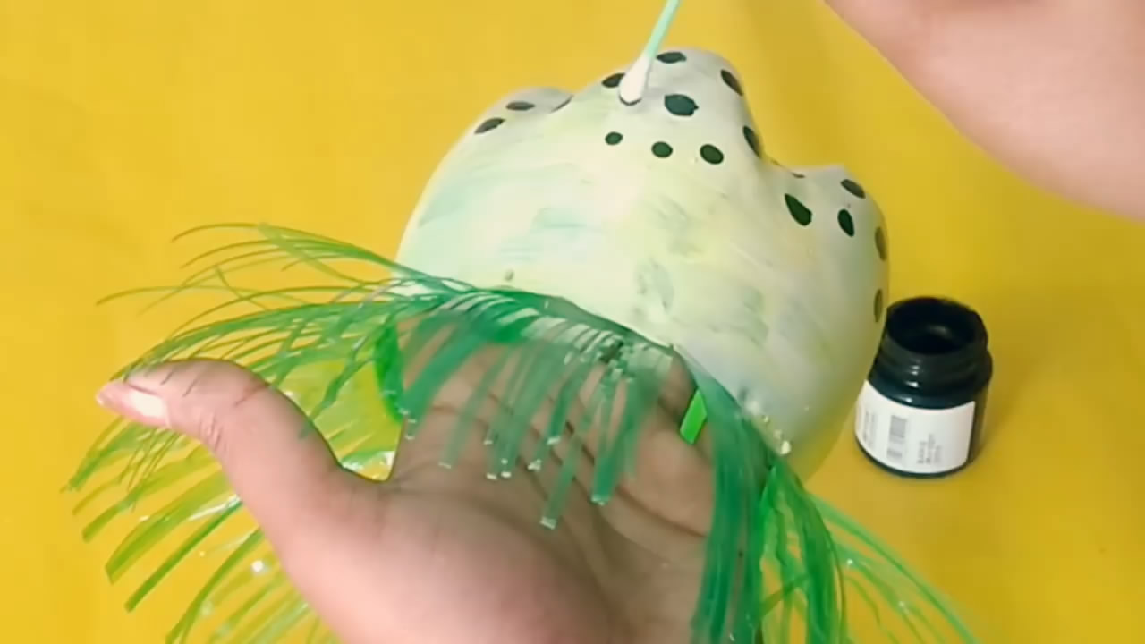 废瓶子改造花篮,塑料瓶子改造大全简单