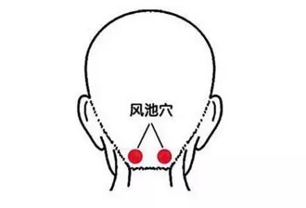 感冒“寒包火”，打针吃药不管用？老中医说，这样做，三分钟治愈