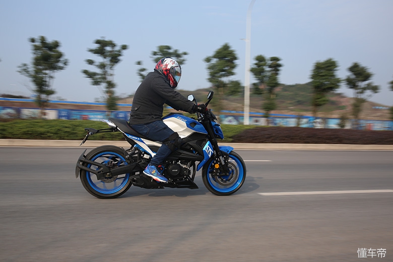 新感觉250单缸极速测试,新感觉250百公里加速实测