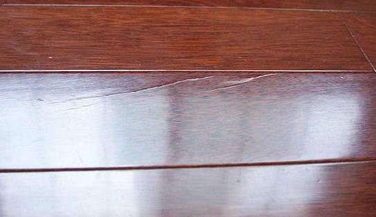 地板变形缝大怎么处理,如何解决地板塌陷