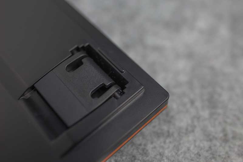 突破机械硬盘的厚度界限，做史上最薄机械键盘，而且它还有光！