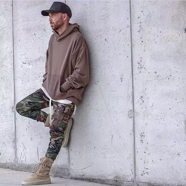 男士墨绿色帽衫怎么搭,不只有黑白色的男生穿搭