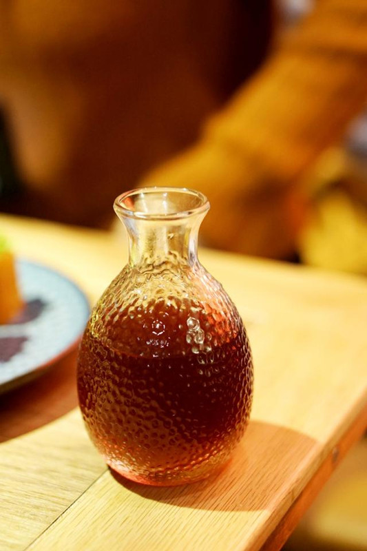 草帽盖出鲜滋味，春季吃鱼最当时——云中歌蒸汽石锅鱼吃起来！