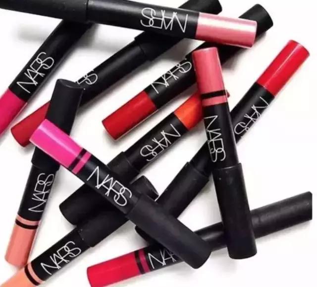 这些口红的名字让人想入非非，但涂上后气色满分，绝对高级性感！