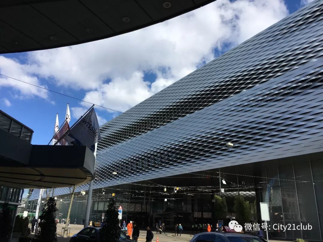 世间的所有相遇都是久别重逢粤语,世间的久别重逢都是不期而遇