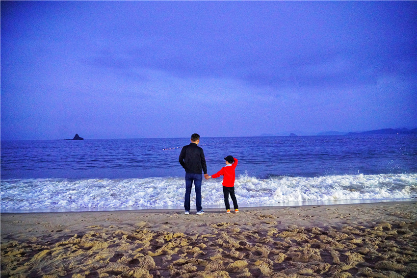 这里是深圳最美的海滨栈道,深圳大梅沙海滩风景