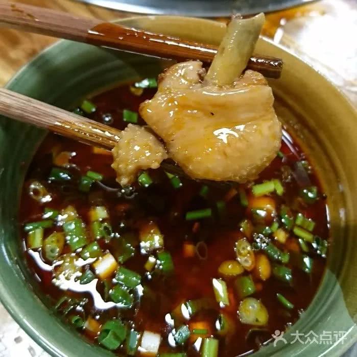 藏在成都的二十家苍蝇馆子,又破又小的火锅店