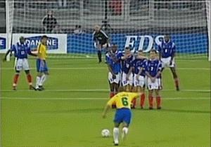 蝎子摆尾凌空抽射倒挂金钩,倒挂金钩凌空抽射大空翼