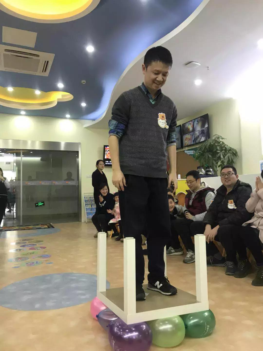 吉姆摆造型,吉姆装扮成螺丝钉