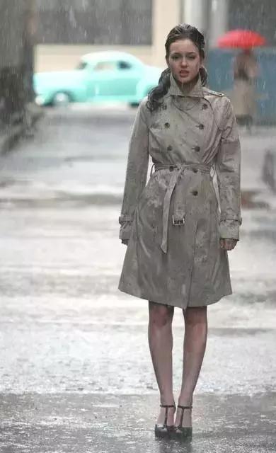 风衣不用多就只买这样一件经典的就可以穿的潮流又时髦了