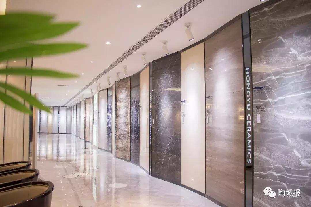 你肯定没见过这些美成仙的瓷砖展厅，估计在这里搬砖都要穿正装！
