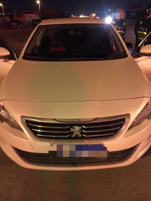 空载800公里赚六千好生意有猫腻 民警火眼金睛截*品毒**