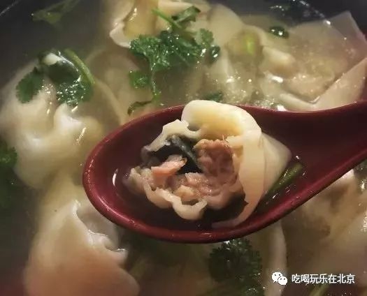 这么low的店，竟然这么多人抢着去吃