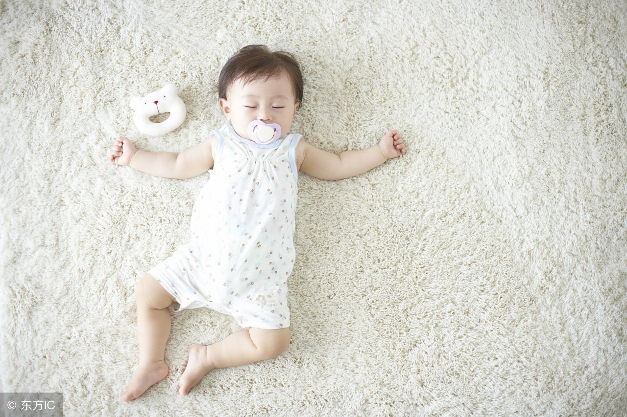 让宝宝睡正头型的毛巾折法,刚出生的宝宝怎么睡出好头型