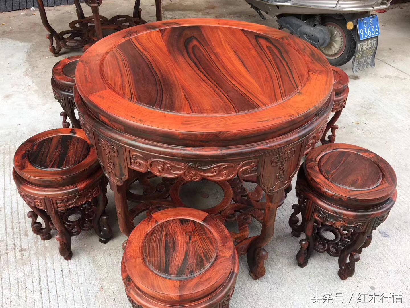 最流行的红木餐桌,哪种红木餐桌最实用好看