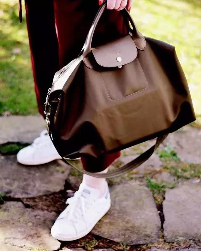 女士真皮包包100%真皮春夏款,今年春夏流行的包包