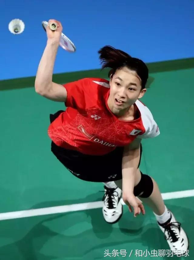 高远球到底需不需要顶肘,高远球一定蹬转发力吗