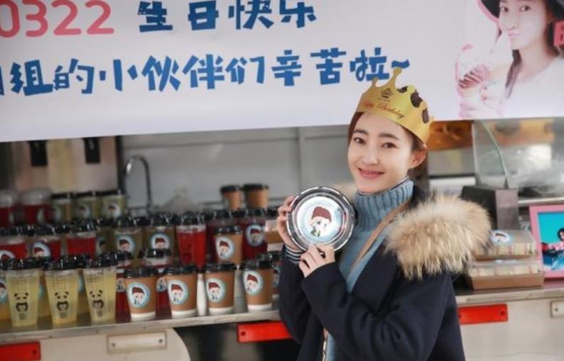 蓝色减龄毛衣,王丽坤穿高领毛衣好看吗