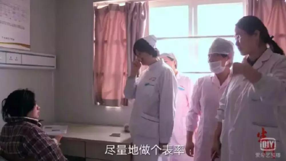 生孩子老公拒绝无痛分娩,妻子顺产疼痛难忍跪求丈夫剖腹产