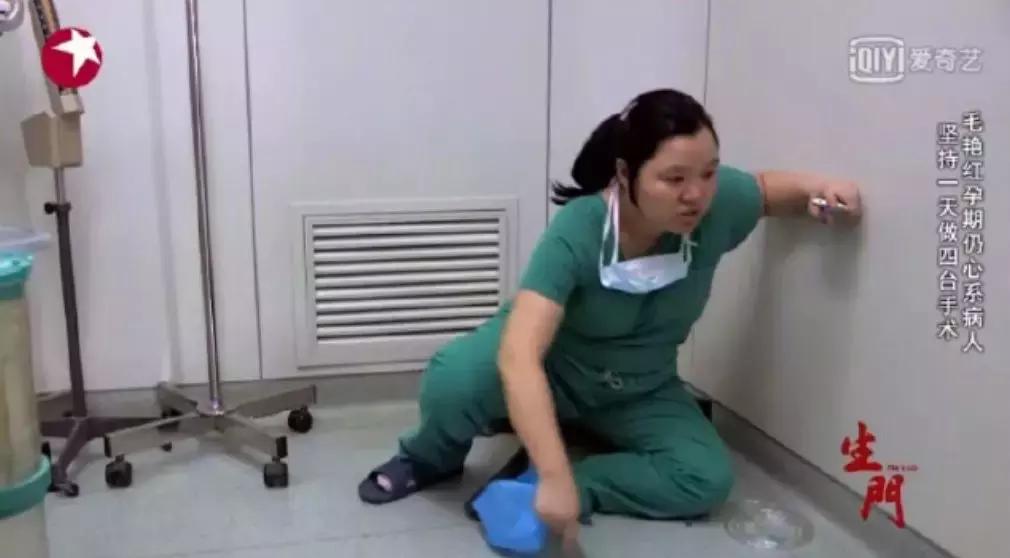 生孩子老公拒绝无痛分娩,妻子顺产疼痛难忍跪求丈夫剖腹产