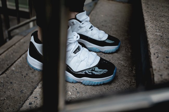 球鞋aj11变色龙复活节灰,aj11复活节鉴别方法