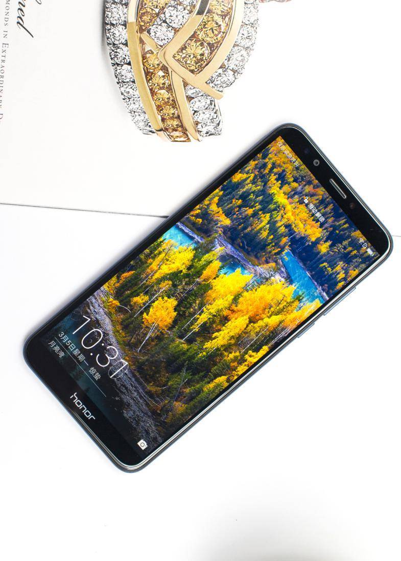 899元就可以购买这么酷炫的神器荣耀畅玩7C全面屏和人脸解锁