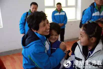 大爱超越语言：北京仁爱志愿者*疆新**慈善行动纪实