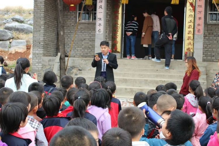 放嘹亮凯歌展青春风采——寺湾镇中、镇小远足活动纪实