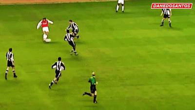 伊布十大经典进球,博格坎普转身进球