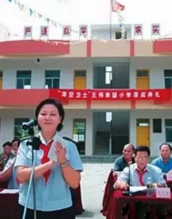 在天愿作比翼鸟，在地愿为连理枝：烈士遗孀回忆与王伟的爱情