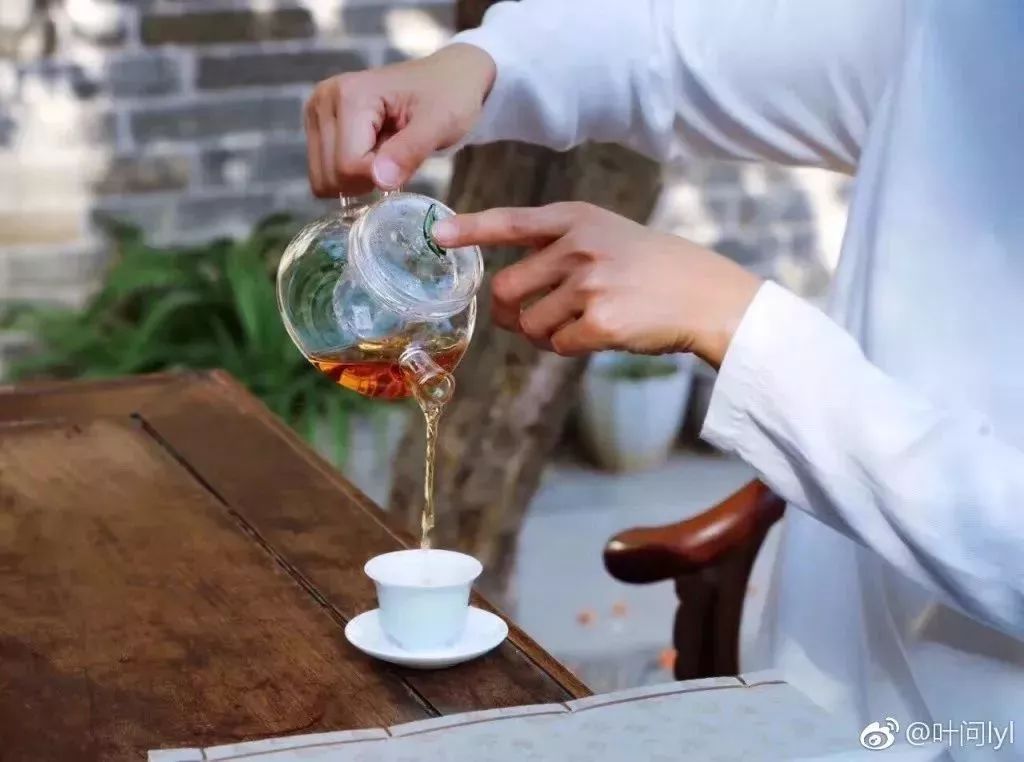 世界最年轻辣妈身材,比基尼走秀夏日套装欧美辣妈