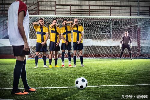 女朋友和足球你选哪个,选足球还是选女朋友