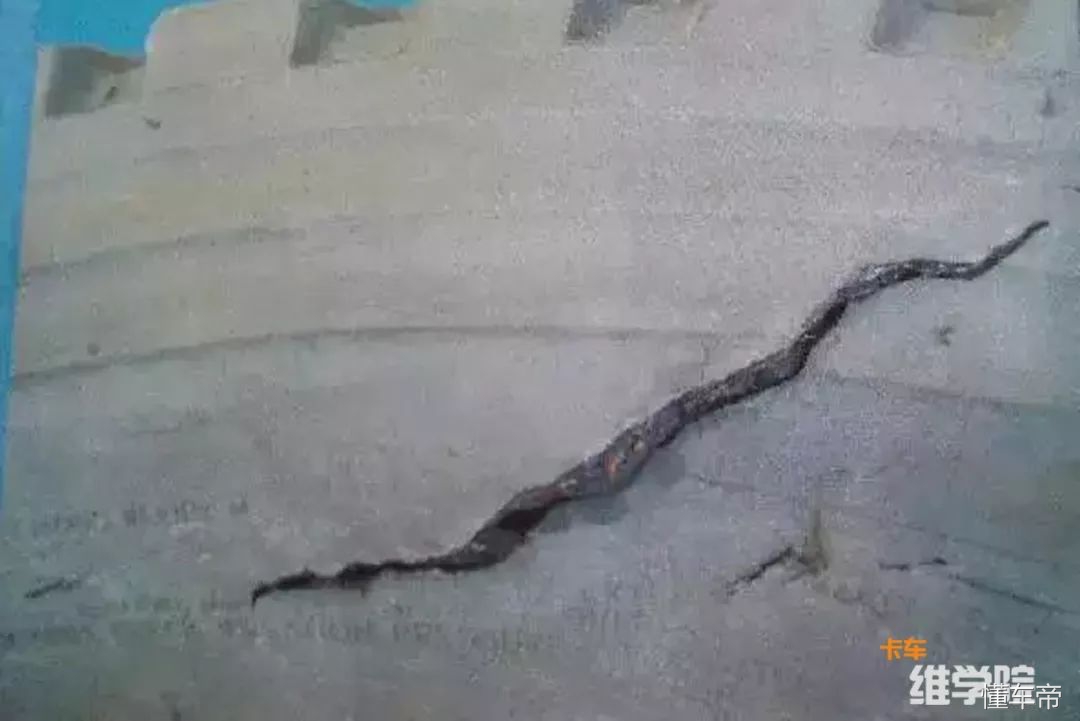 货车轮胎胎壁坏是什么原因,卡车轮胎断丝鼓包原因