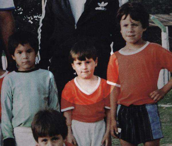 球王成名前有多惨？贝利擦皮鞋，老马遭强拆，梅西没钱看病