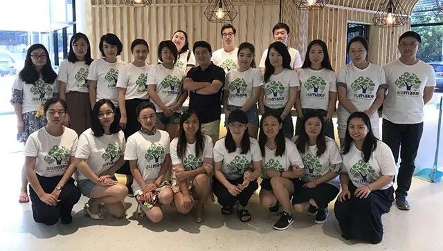 你还在做代购,人家已经靠代购把公司做上市了