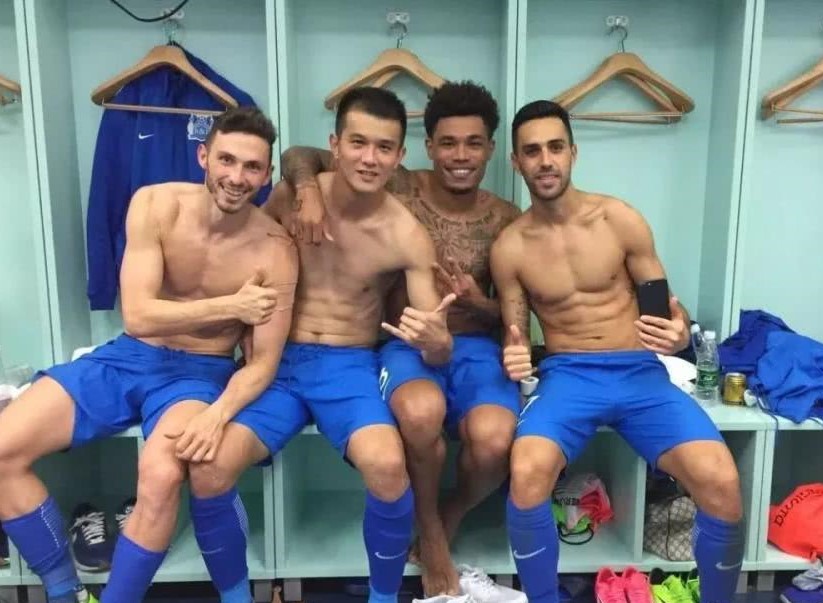 职业足球队沉浸式更衣室,足球运动员的更衣室