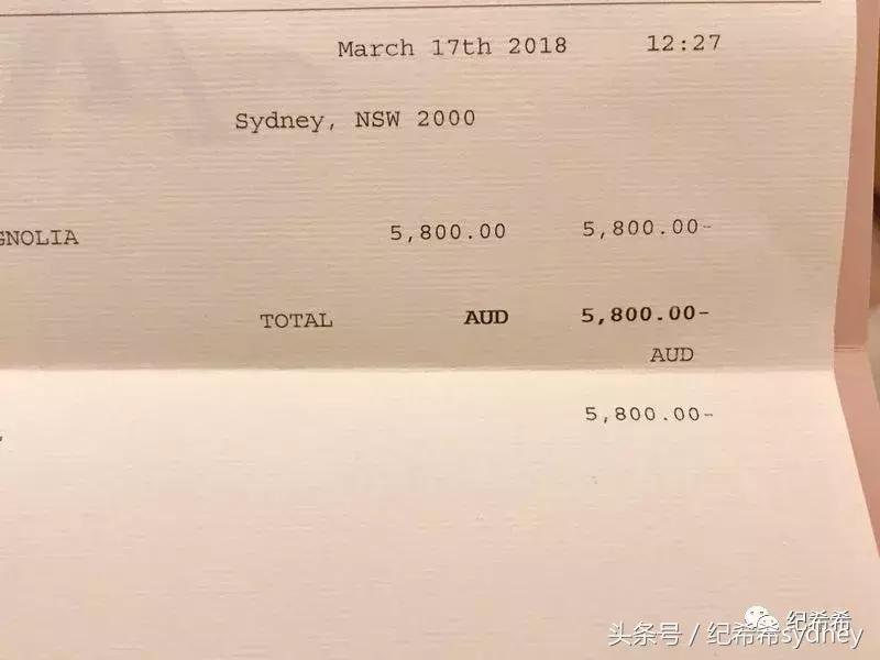 前两天，LV送了我一个包，听说现在代购炒到了4w+人民币？